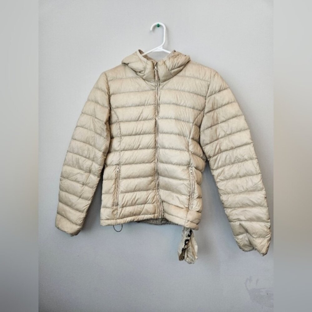 Aritzia TNA Botanie Little Puff Hoodie Jacket.  Gray. Size Medium.